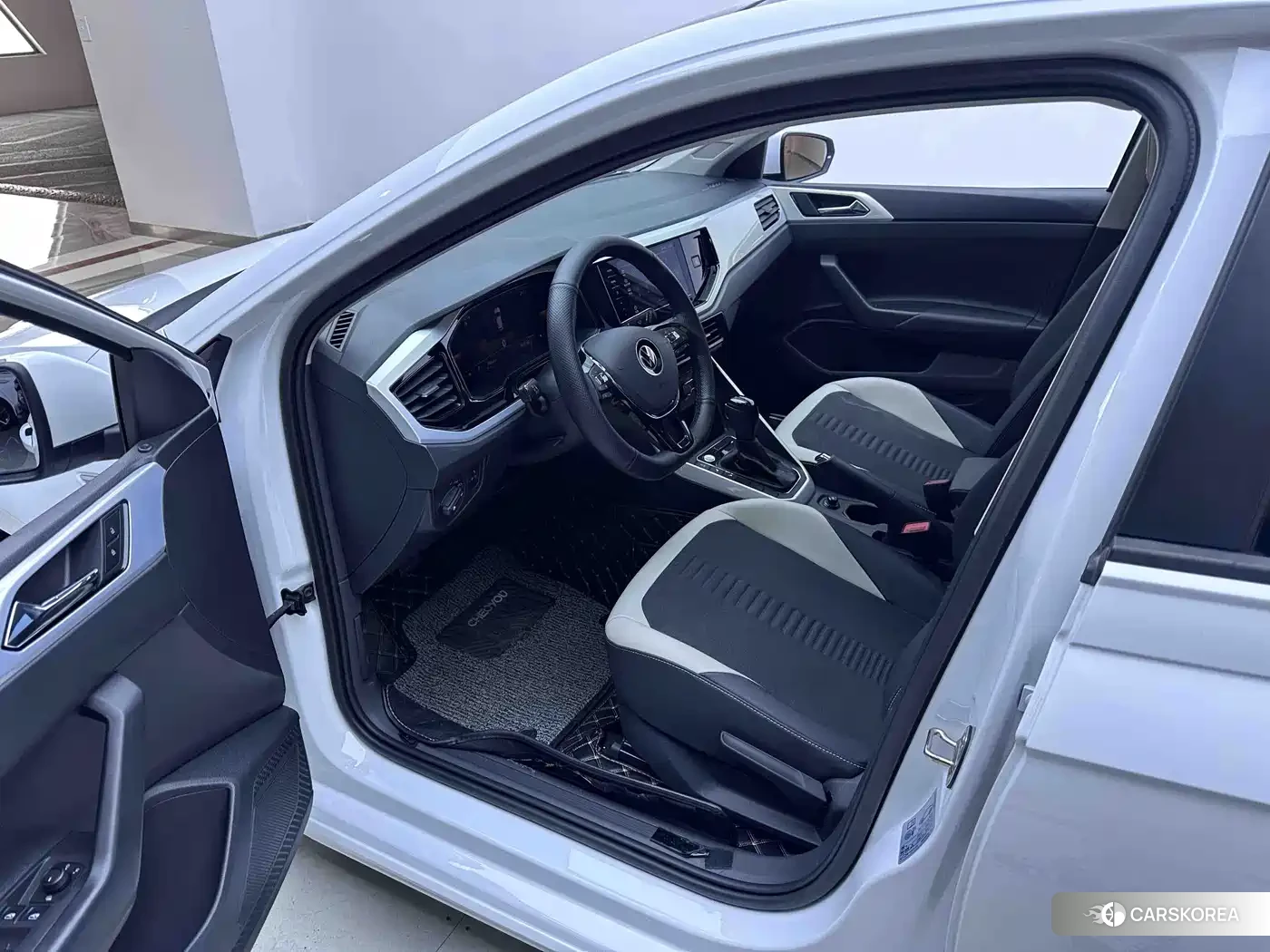 Volkswagen Polo id 4653743 из Китая 14