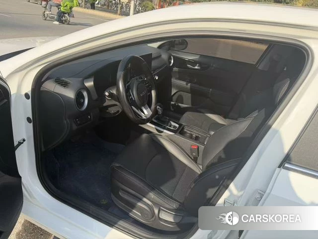 Kia K3 2023 Белый из Китая, фото 4