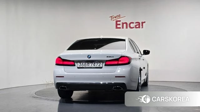 BMW 5 Series (G30) id 4872622 из Кореи 25