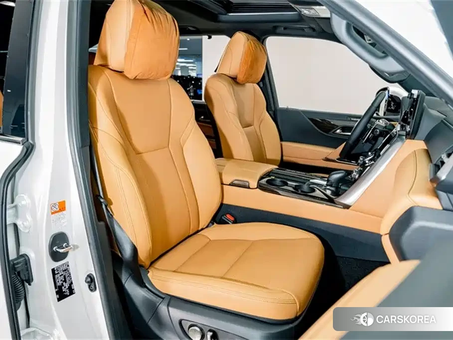 Lexus LX id 4514195 из Китая 21