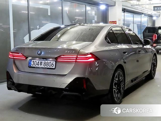 BMW 5 Series (G60) id 4298576 из Кореи 14