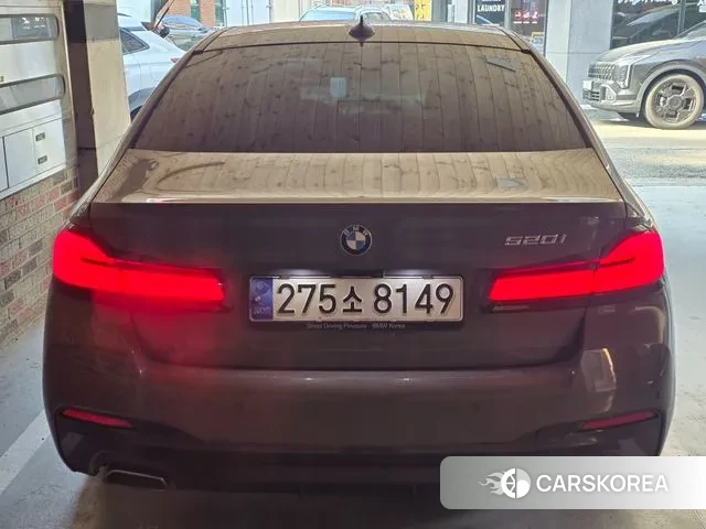 BMW 5 Series (G30) 2021 Серебристо-серый из Кореи, фото 5