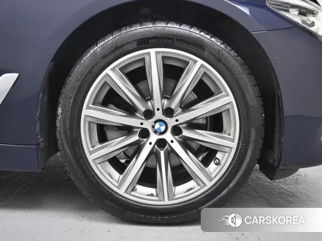 BMW 5 Series (G30) id 3235933 из Кореи 13