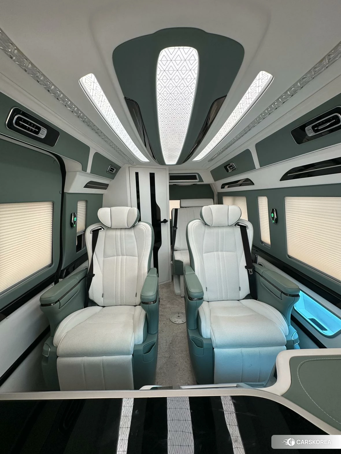 Toyota Hiace 2024 Белый из Китая, фото 5
