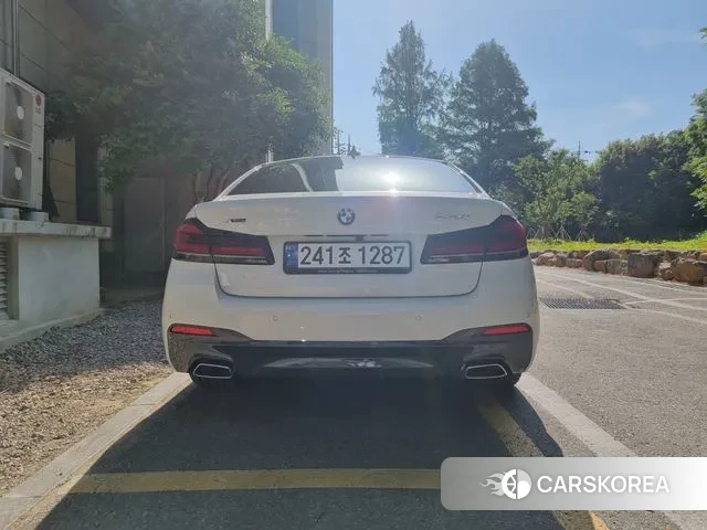 BMW 5 Series (G30) 2023 Белый из Кореи, фото 4