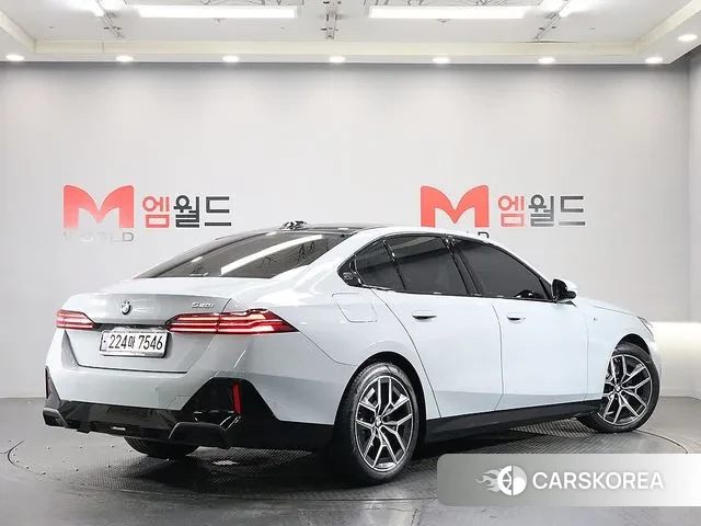 BMW 5 Series (G60) id 3431533 из Кореи 14