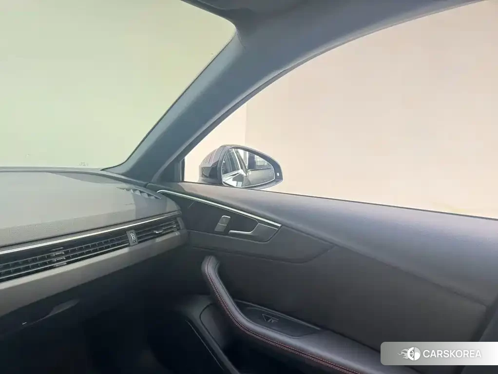 Audi A4L id 4679497 из Китая 11