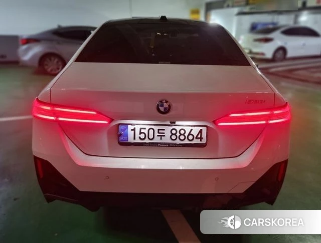 BMW 5 Series (G60) 2024 Белый из Кореи, фото 4