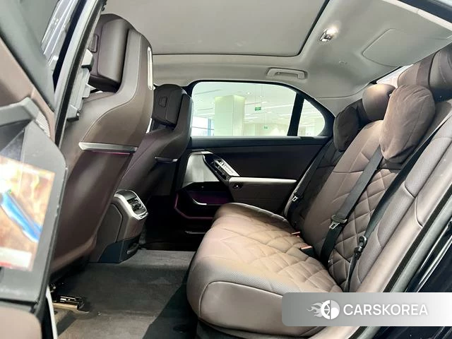BMW 7 series 2024 Черный из Китая, фото 4