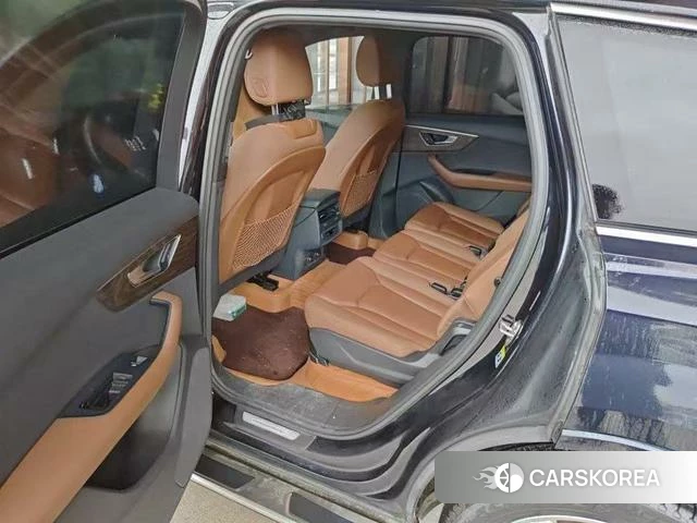Audi Q7 2021 Черный из Китая, фото 4
