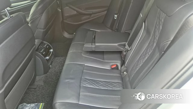 BMW 5 Series (G30) 2022 Белый из Кореи, фото 4