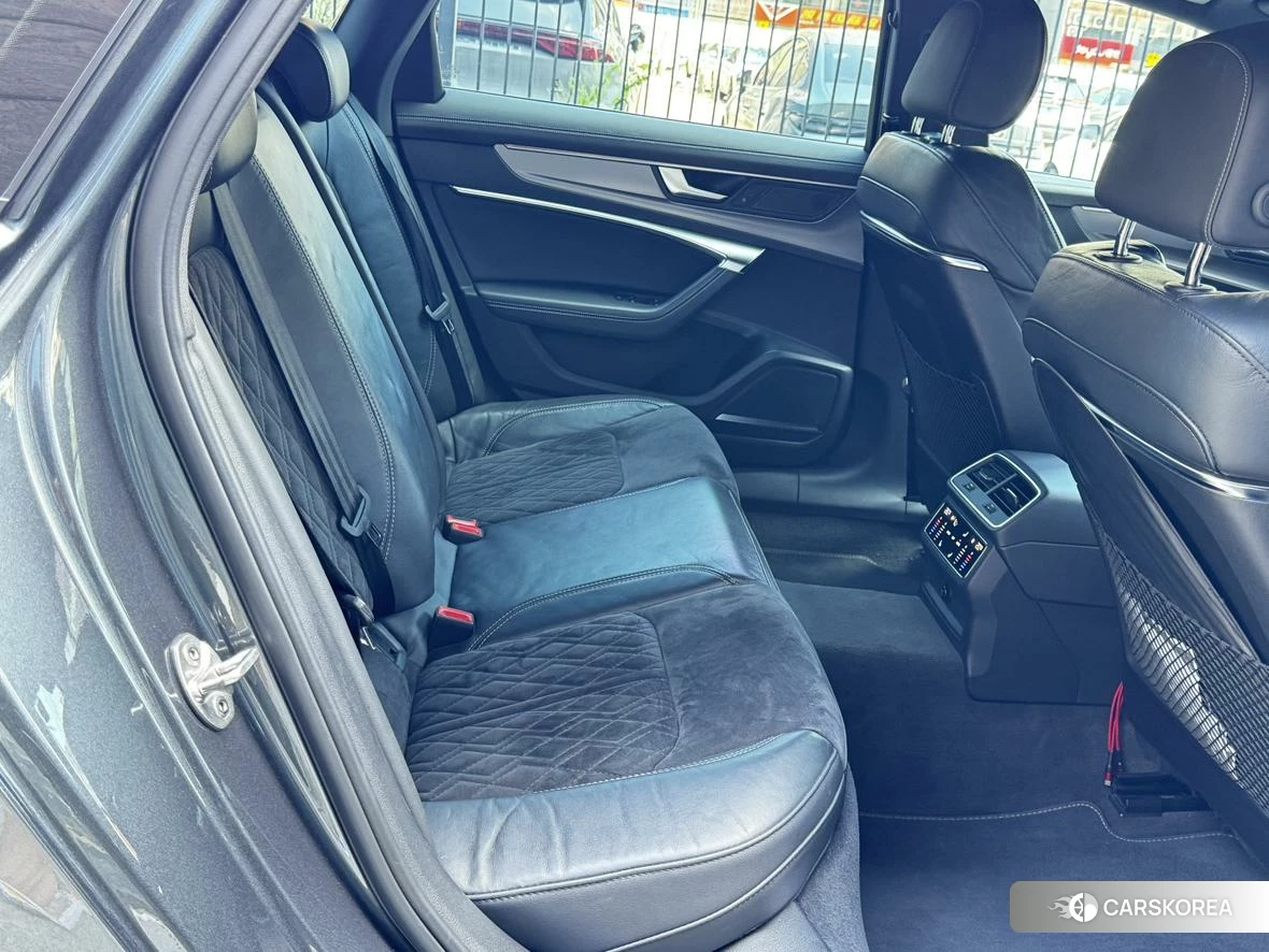 Audi A6L id 4440855 из Китая 15