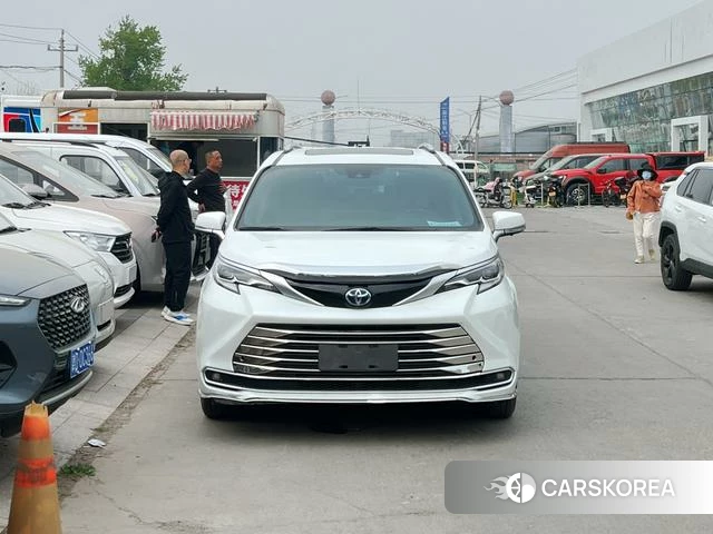 Toyota Saina 2023 Белый из Китая, фото 4