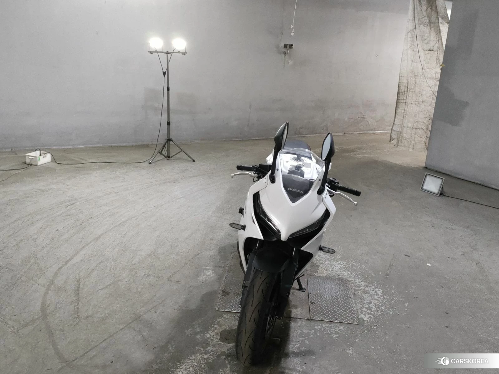 Проданный Honda CBR650R id 4184636 из Японии, фото 4