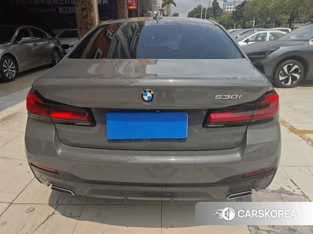 BMW 5 series (imported) 2022 Серебристо-серый из Китая, фото 4