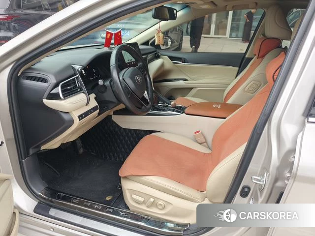 Toyota Camry 2023 Серебристо-серый из Китая, фото 4
