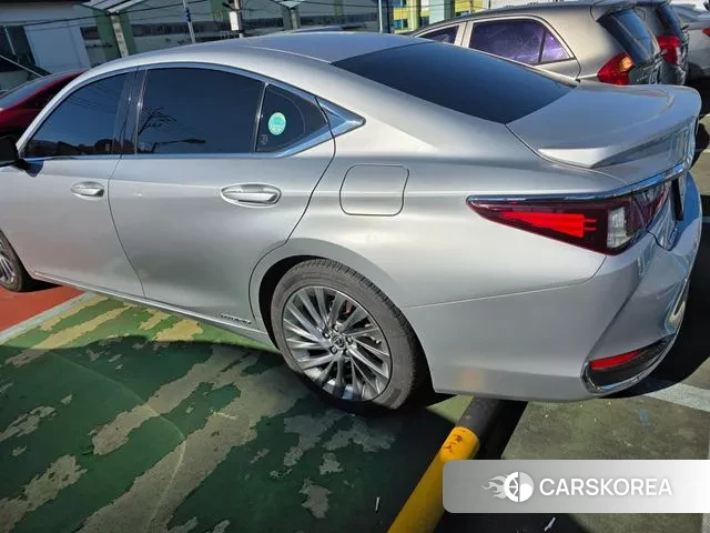 Lexus ES300h 7th generation 2018 Светло-серебряный цвет из Кореи, фото 6