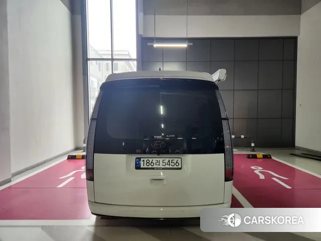 Hyundai Staria 2023 Белый из Кореи, фото 6