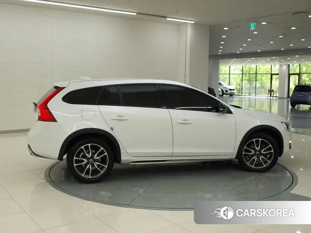 Volvo V60 Cross-Country id 3005084 из Кореи 14