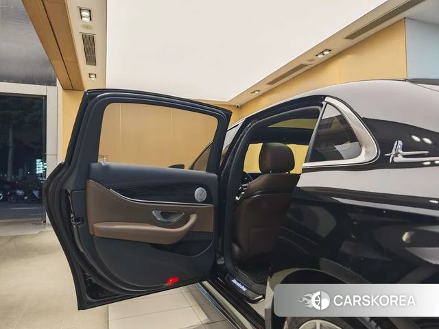 Mercedes-Benz E-class id 4353680 из Китая 31