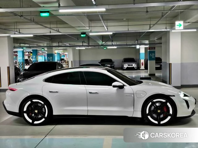 Porsche Taycan id 4304084 из Кореи 14