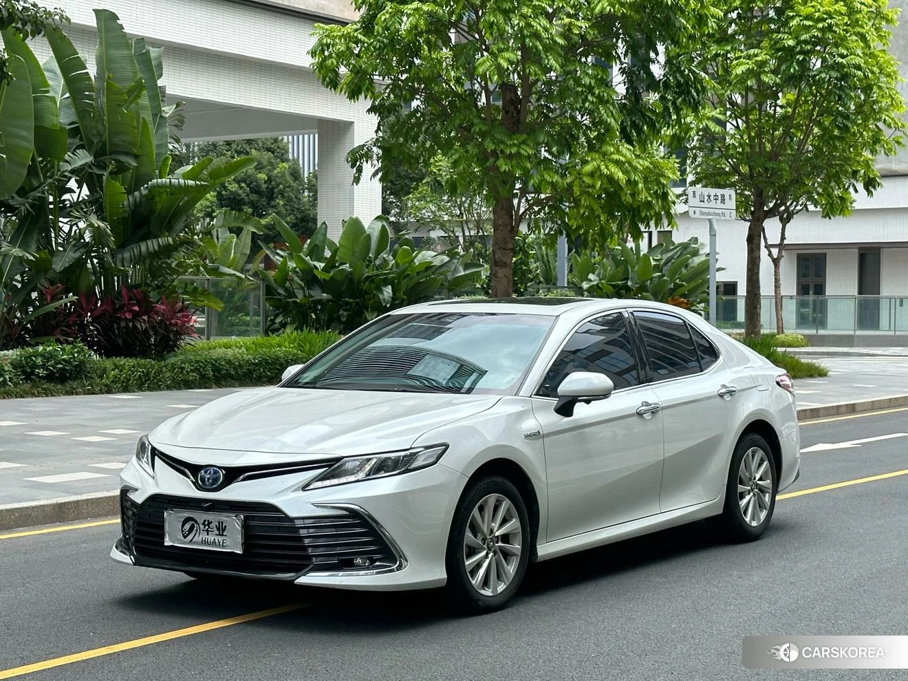 Toyota Camry 2021 Белый из Китая, фото 4