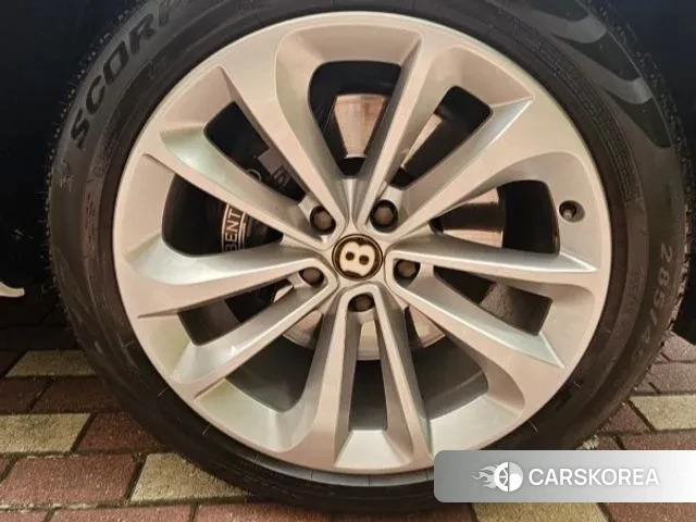 Bentley Bentayga id 2997775 из Кореи 7