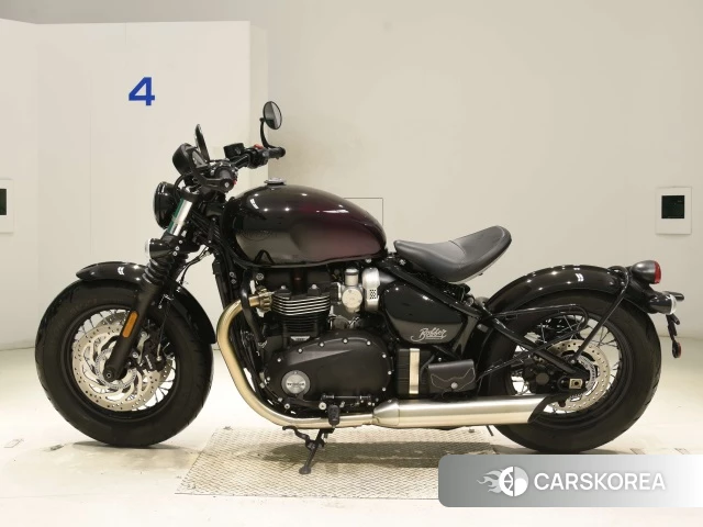 Triumph BONNEVILLE BOBBER 2024 из Японии