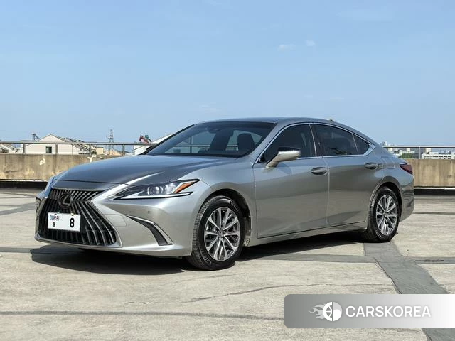Lexus ES 2022 Серебристо-серый из Китая, фото 4