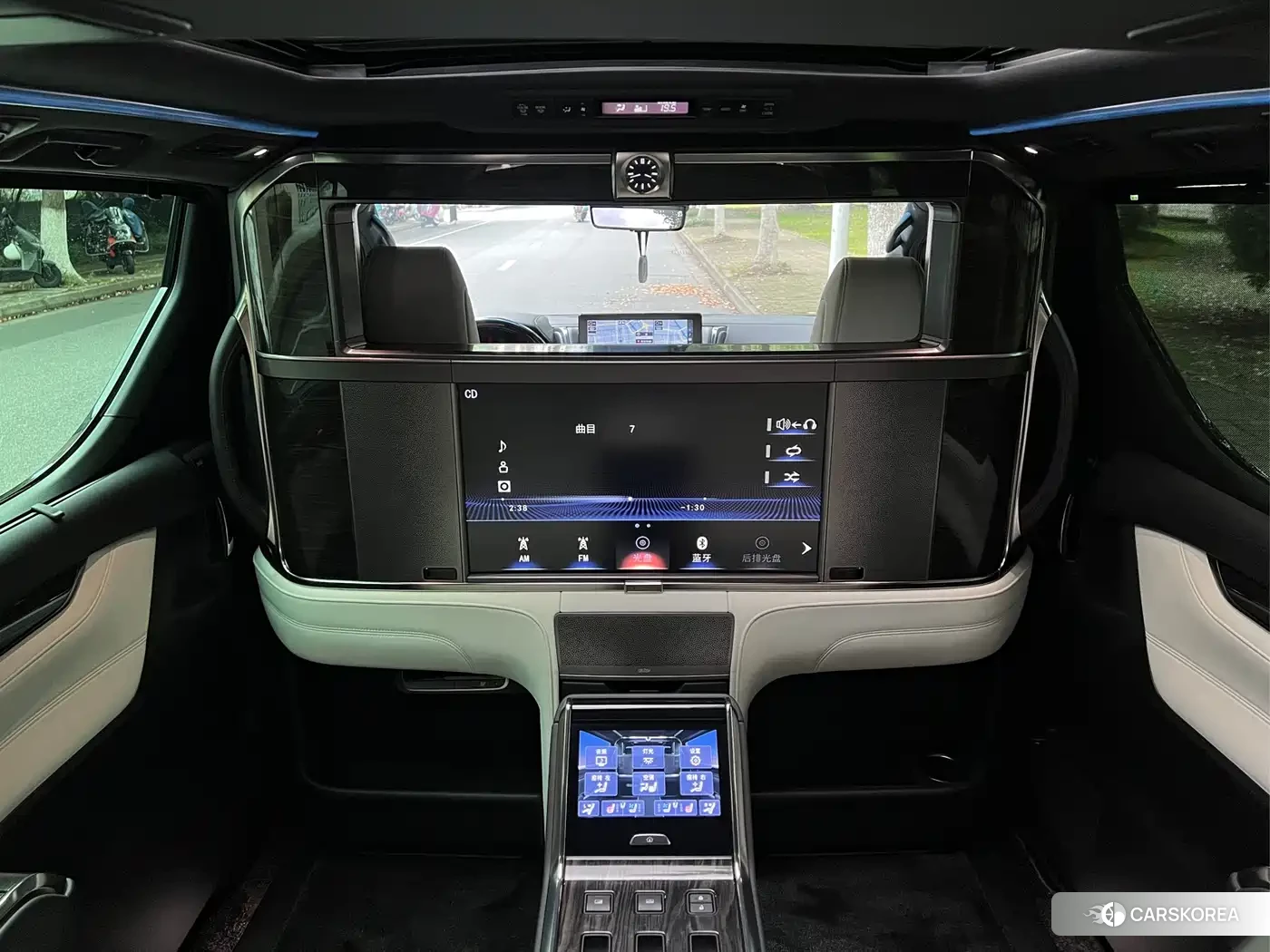 Lexus LM id 4589089 из Китая 19