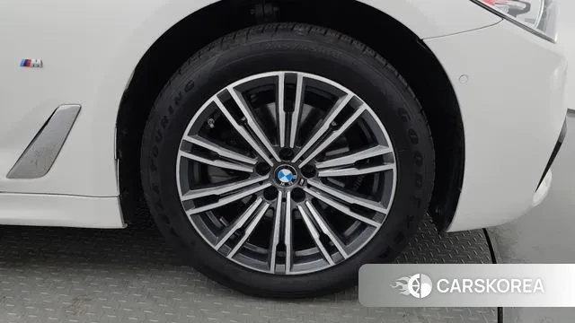 BMW 5 Series (G30) id 3723531 из Кореи 14