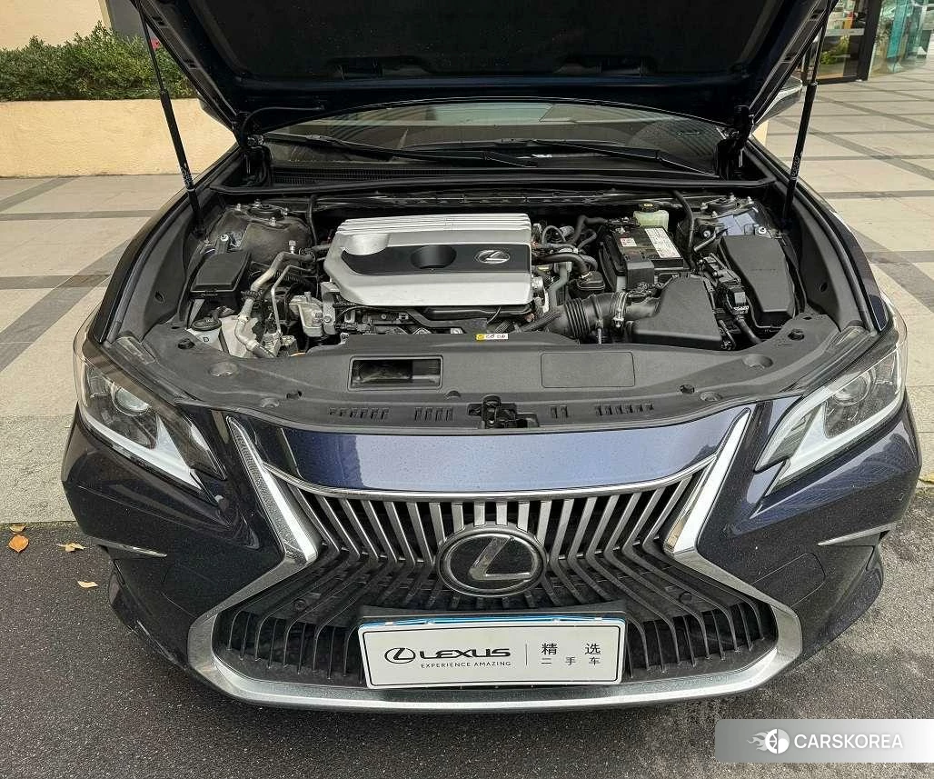 Lexus ES id 4440517 из Китая 9