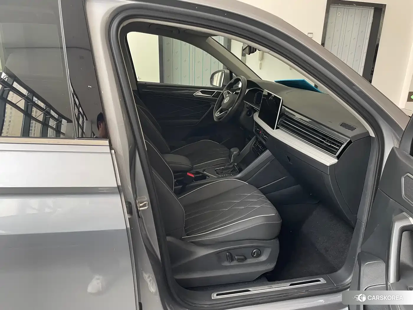 Volkswagen Tiguan L 2022 Silver/gray из Китая, фото 4