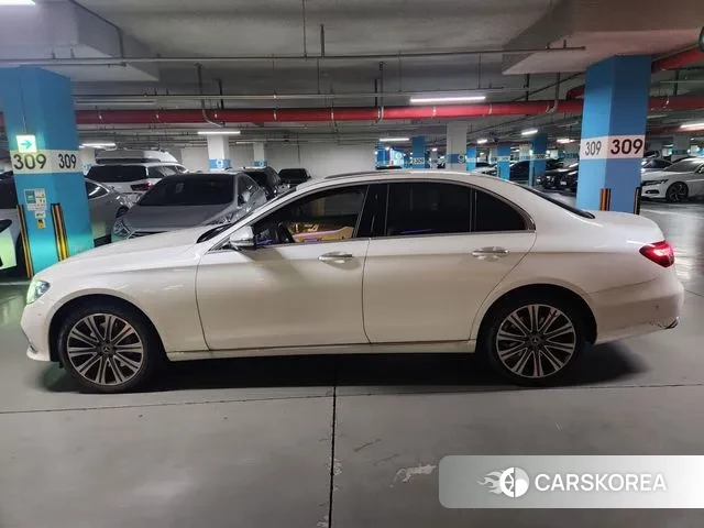 Mercedes-Benz E-Class W213 2023 Белый из Кореи, фото 4