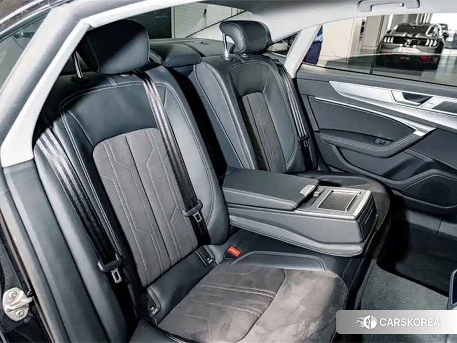 Audi A7L id 4545727 из Китая 17