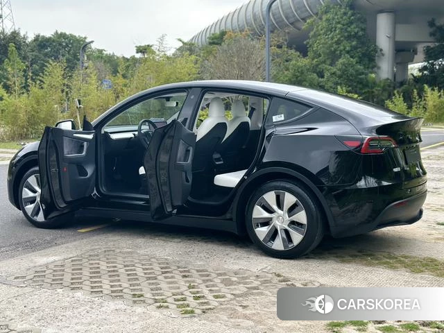 Tesla Model Y id 3993800 из Китая 16