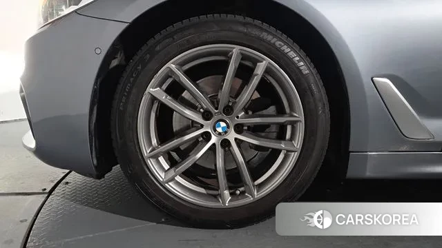 BMW 5 Series (G30) id 3039560 из Кореи 14