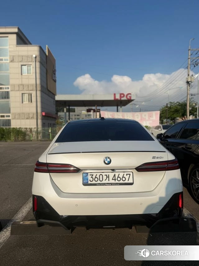 BMW 5 Series (G60) 2025 Белый из Кореи, фото 4