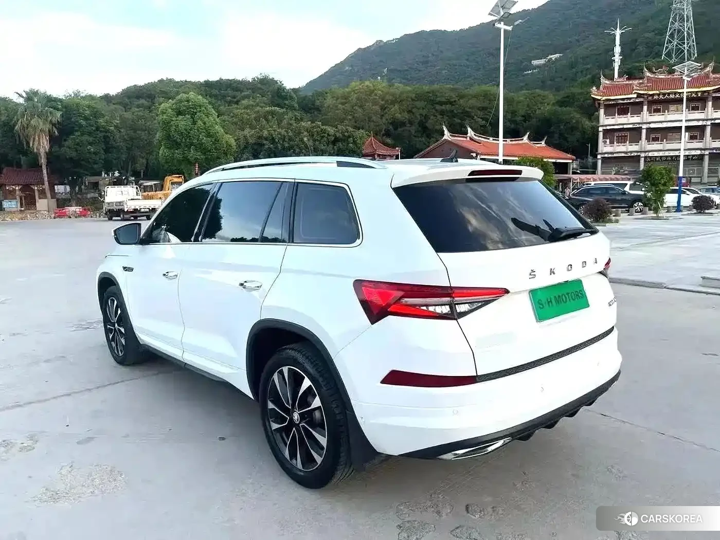 Skoda Kodiaq 2023 Белый из Китая, фото 4