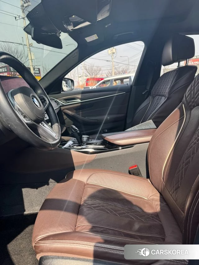 BMW 5 Series (G30) 2021 Черный двухцветный из Кореи, фото 4