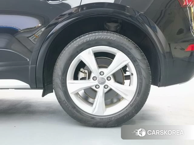 Audi Q5L id 4213181 из Китая 14