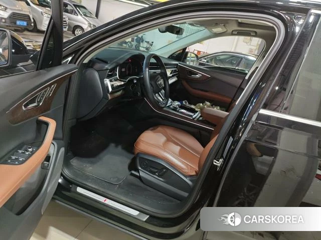 Audi Q7 2023 Черный из Китая, фото 4