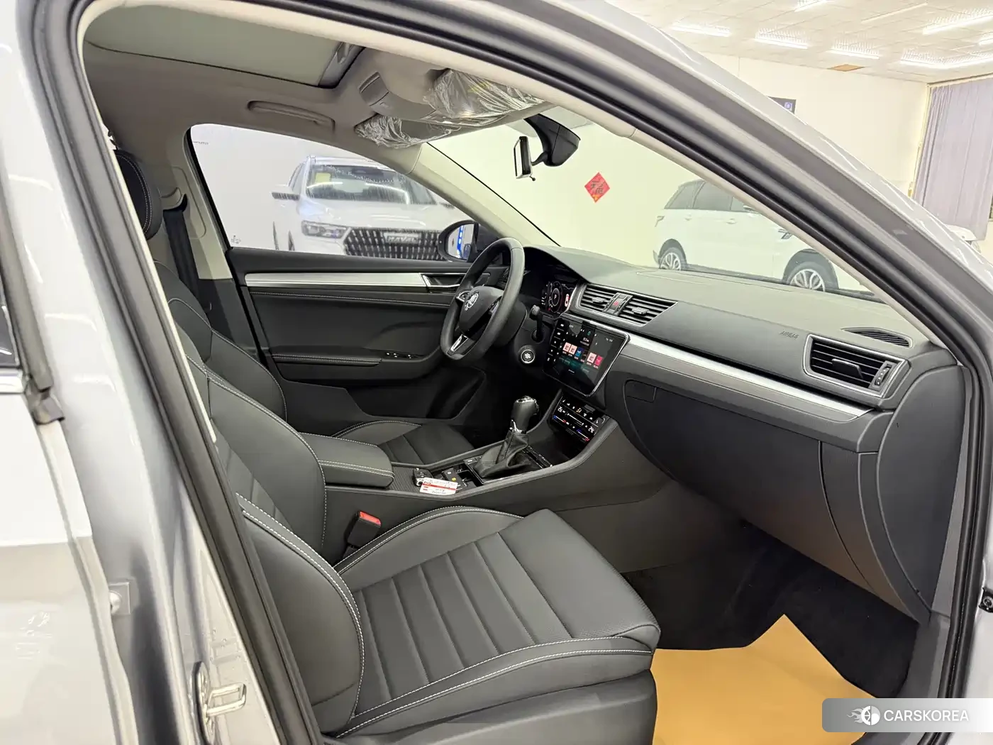 Skoda Superb 2024 Silver/gray из Китая, фото 5