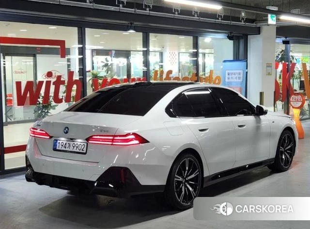 BMW 5 Series (G60) id 3889169 из Кореи 14