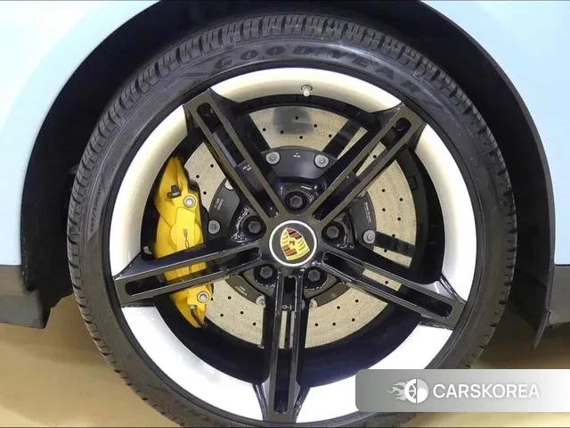 Porsche Taycan id 3047996 из Кореи 14