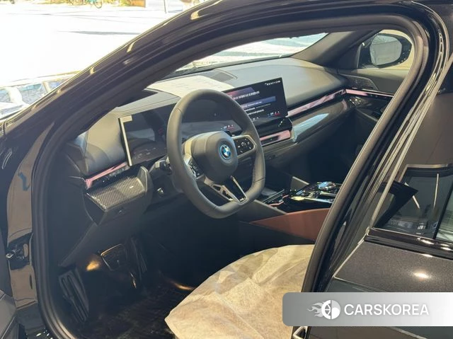BMW 5 Series (G60) 2026 Черный из Кореи, фото 4