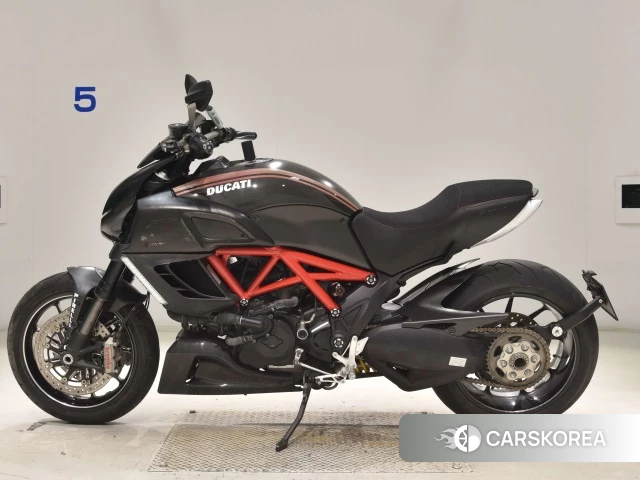 Проданный Ducati DIAVEL CARBON 2013 из Японии, фото 3