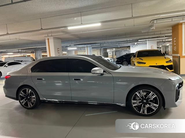 BMW 7 Series (G70) id 3903254 из Кореи 11