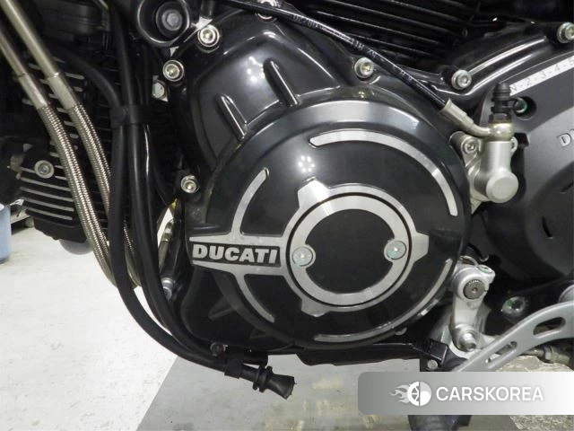 Engine photo