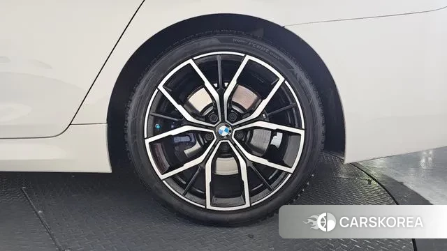 BMW 5 Series (G30) id 3545005 из Кореи 14